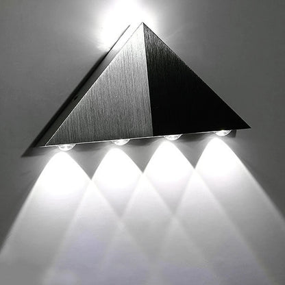 Candeeiro de parede triangular