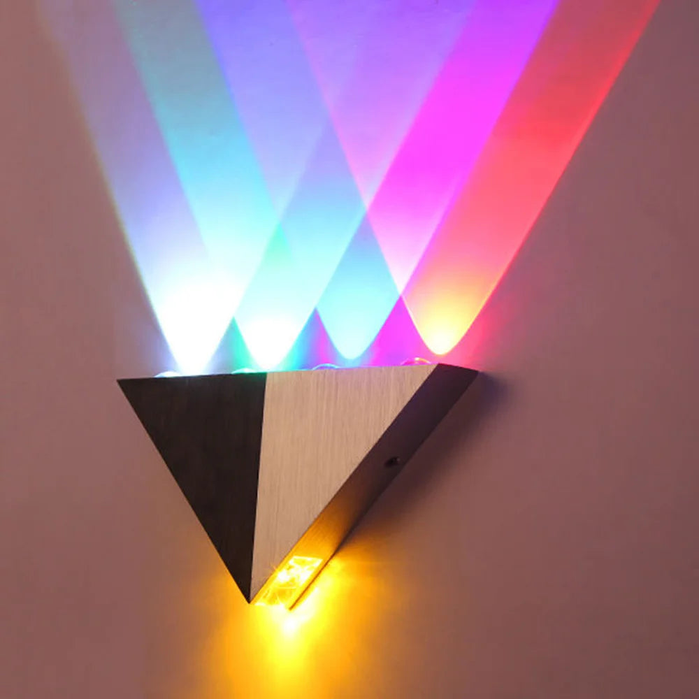 Triangle Wall Lamp .