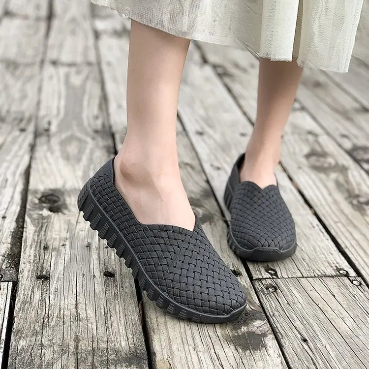 Flat Light Woven Shoes .